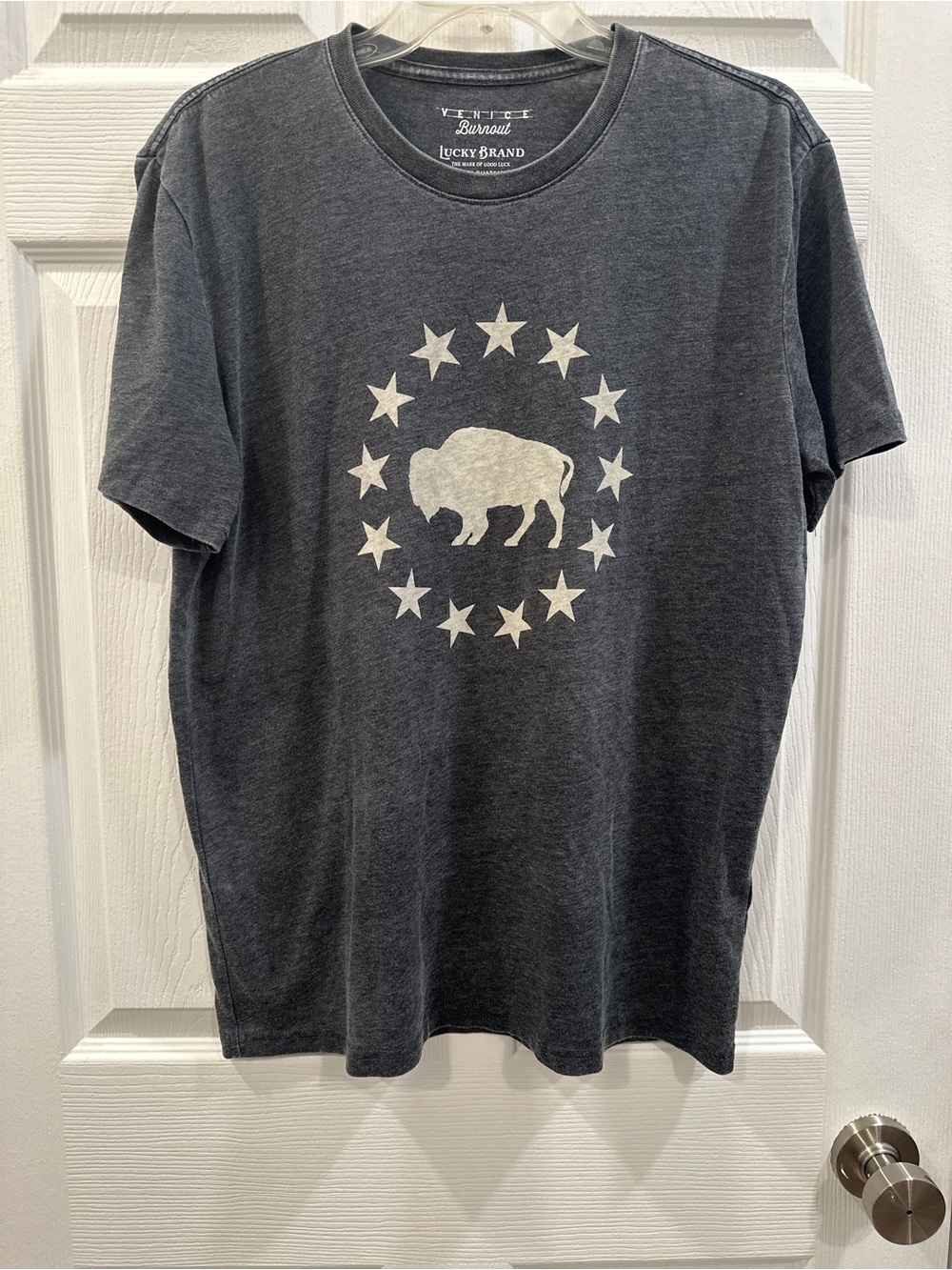 Lucky Brand Men's Buffalo stars graphic t-shirt size m EUC